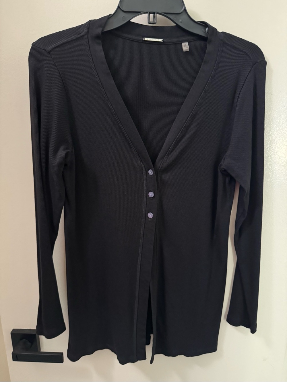 Elie Tahari Black Ribbed V-Neck Long-Sleeve Button Top